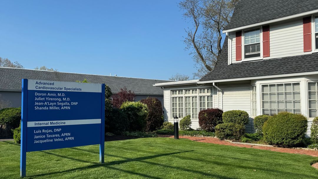 Exterior de la clínica Advanced Cardiovascular Specialists en 439 Mill Hill Ave., Bridgeport, Connecticut